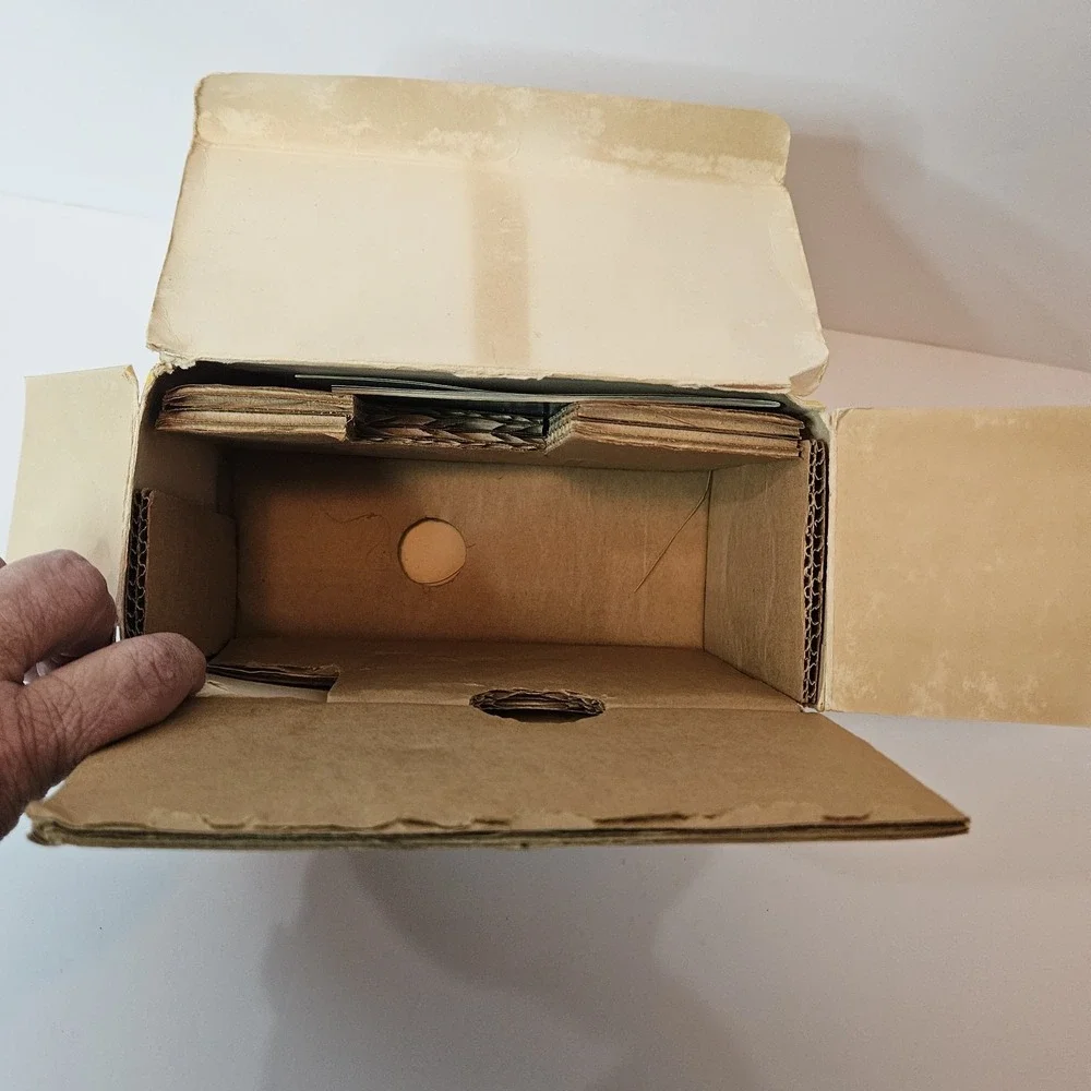 Vintage Kodak Brownie 8 No. 142 Movie Camera F/2.7 8MM orig box & Manual Retro